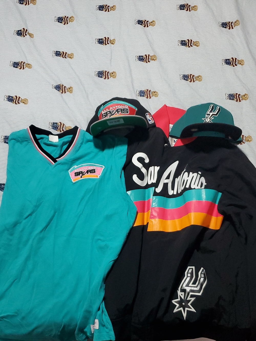 Used San Antonio Spurs Bundle Vintage  Jacket with Two snapback Hats And tshirt